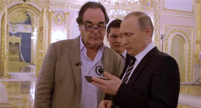 Ông chủ Điện Kremlin thừa nhận ngủ gật khi xem "Phỏng vấn V.Putin"