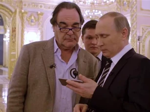 Ông chủ Điện Kremlin thừa nhận ngủ gật khi xem "Phỏng vấn V.Putin"