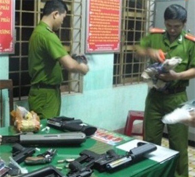 Quảng Ngãi: Bắt xe khách vận chuyển "hàng nóng" 