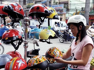Quy định về điều kiện kinh doanh mũ bảo hiểm cho người đi xe máy