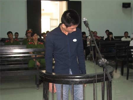 Rủ bé gái uống rượu rồi giao cấu, "yêu râu xanh" dính vòng lao lý