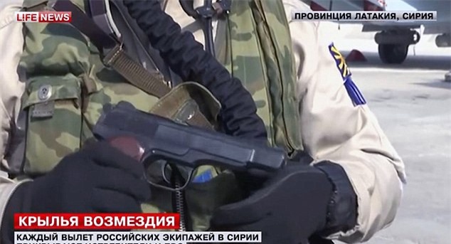 Sau vụ Su-24 bị bắn hạ, phi công Nga được trang bị súng AK-47 khi bay