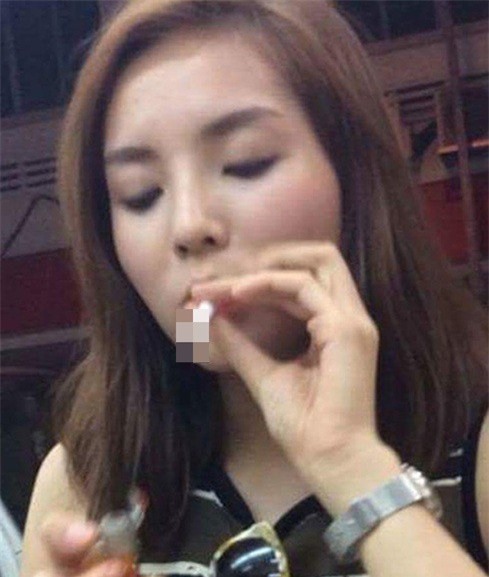 Sốc: Hoa hậu Kỳ Duyên lần thứ 2 lộ ảnh hút thuốc lá 