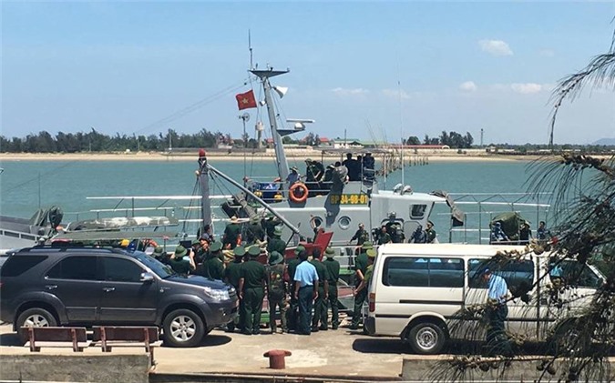 Su-30MK2 mất tích: Phi công Nguyễn Hữu Cường được đưa vào bờ