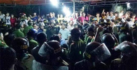 Súng nổ trong lúc giằng co, một cụ ông tử vong