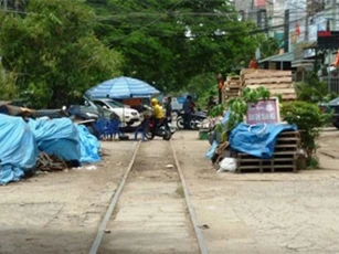 Tai nạn giao thông ở Hải Phòng: Vượt đường ray tàu hỏa, 2 thanh niên tử vong