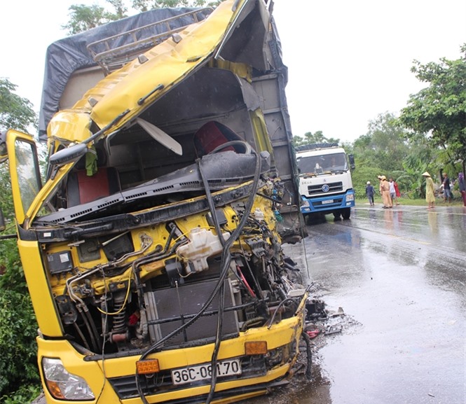 Tai nạn kinh hoàng: 1 người chết, 2 người nguy kịch