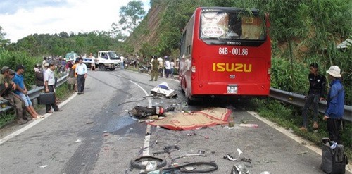 Bàng hoàng 3 người một nhà chết thảm sau tai nạn giao thông