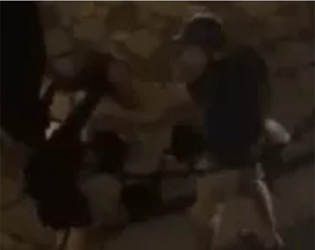 Thanh niên túm tóc bạn gái giữa đường gây xôn xao