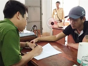 Thanh niên vi phạm giao thông rồi vu khống CSGT là “cướp”