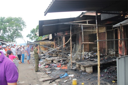 Thừa Thiên Huế: Cháy lớn tại chợ Điền Hải, 20 lô hàng bị thiêu rụi