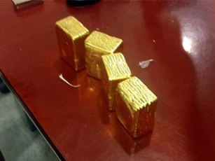 Tiếp viên mang 80 cây vàng lên máy bay: Hé lộ tình tiết bất ngờ