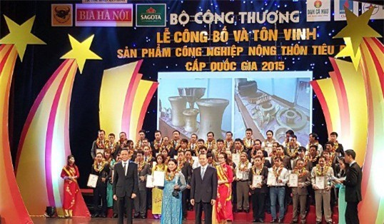 Tôn vinh 100 sản phẩm công nghiệp nông thôn tiêu biểu 2015