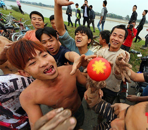 Trai làng sung sướng giành Phết Hiền Quan