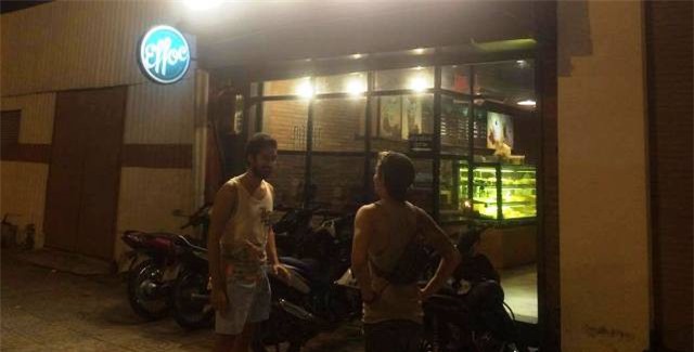 Truy sát kinh hoàng ở quán cà phê, 4 người bị chém gục tại chỗ