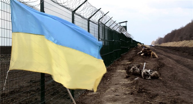 Ukraine chi mạnh tay xây "Bức tường" ngăn cách với Nga