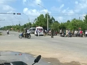 Xe cấp cứu tông xe máy, một thanh niên nguy kịch