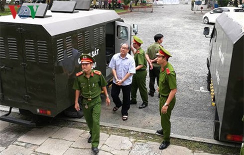 Xử phúc thẩm Phạm Công Danh: Bảo vệ được "dựng" làm Giám đốc