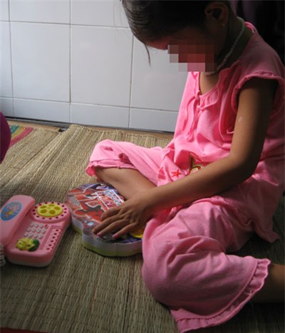 "Yêu râu xanh" vờ chở bé gái đi học rồi cưỡng hiếp