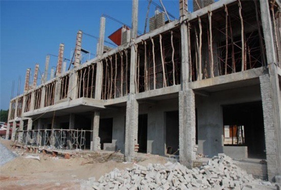 Sập giàn giáo trường học ở Yên Bái, 2 người tử vong