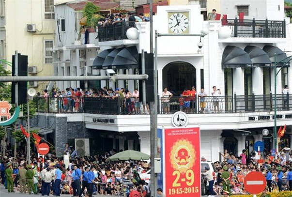 Quốc khánh 2/9: "Muôn kiểu" xem diễu binh, diễu hành