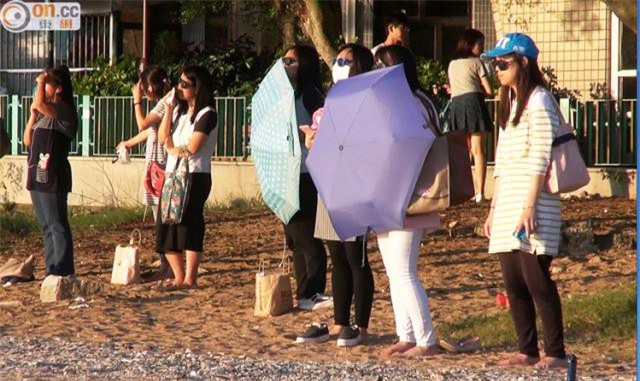 Kỳ lạ phụ nữ giảm cân bằng cách nhìn thẳng vào mặt trời