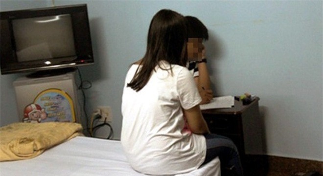 Vào nhà nghỉ không "chiều" người tình, thiếu phụ bị đánh "suýt chết"