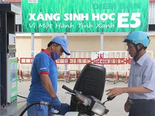 Bộ Công thương bảo đảm cung cấp đủ lượng xăng E5 ra thị trường