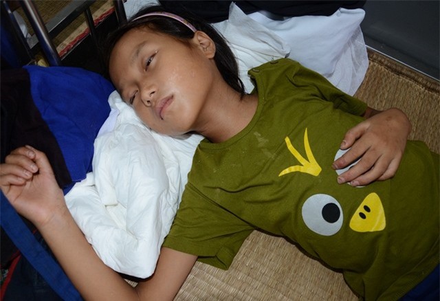 Xót thương 2 em bé dân tộc nguy kịch vì viêm màng não