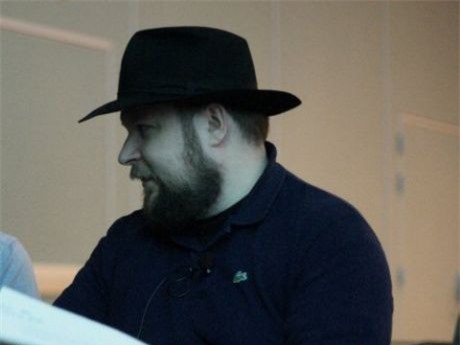 Người đàn ông kiếm được 2,5 tỉ USD bị cô lập vì... quá nhiều tiền