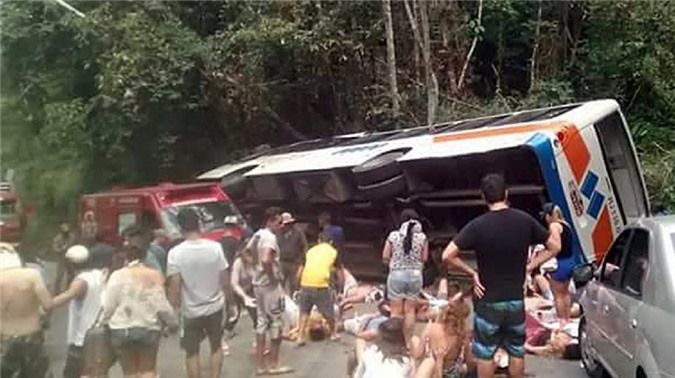 Tai nạn xe bus thảm khốc, ít nhất 55 người thương vong