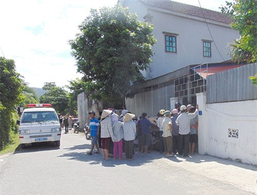 Bàng hoàng phát hiện hai mẹ con chết trong tư thế treo cổ