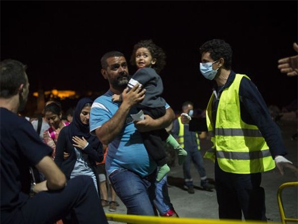 Mỹ giúp châu Âu chia sẻ “gánh nặng” nhập cư? 