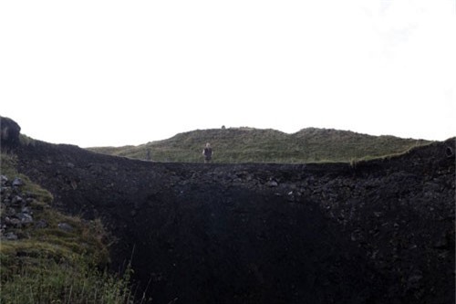 Choáng với hố sâu không đáy xuất hiện ở Anh