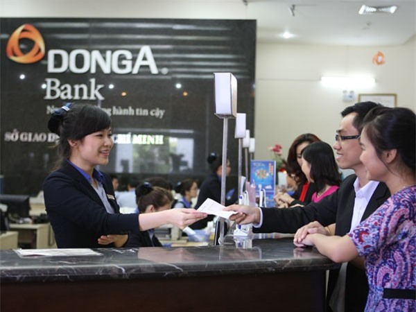 Đình chỉ thêm một Phó tổng giám đốc của DongA Bank