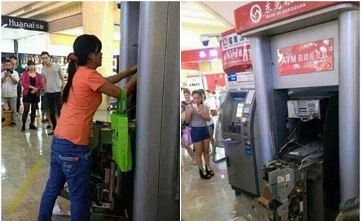 Bị nuốt thẻ, người phụ nữ tay không... phá máy ATM