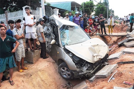 Tai nạn giao thông ở Kon Tum: Cho người không có bằng lái thuê chủ xe bị khởi tố