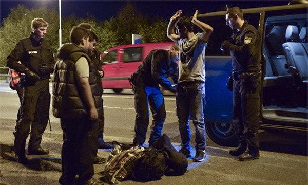 Kiểm soát biên giới trở lại, dân tị nạn bị cấm vào Đức