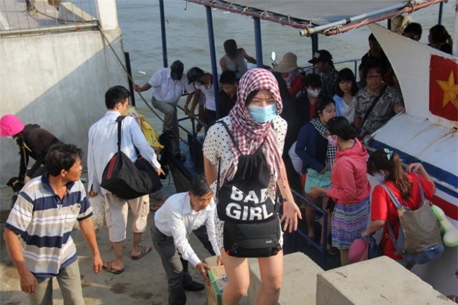 200 hành khách kẹt tại Lý Sơn đã vào bờ an toàn