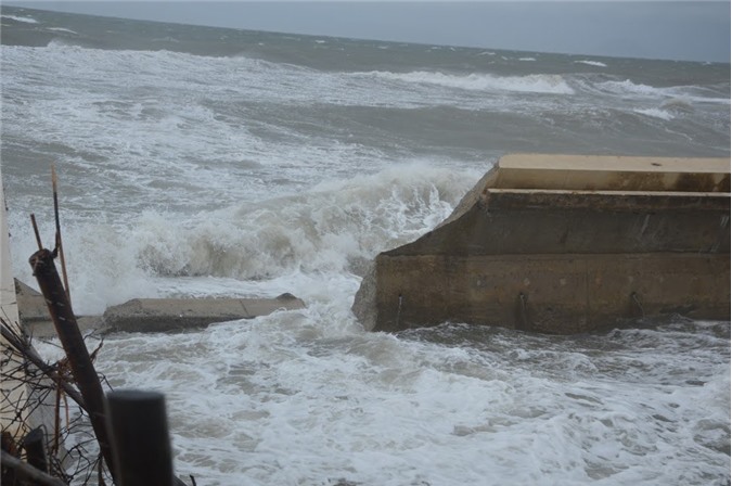 Bão số 3 đổ bộ: Sạt lở kè biển tại Quảng Nam