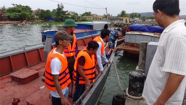 Bão số 3 nhấn chìm tàu, 3 thuyền viên may mắn sống sót