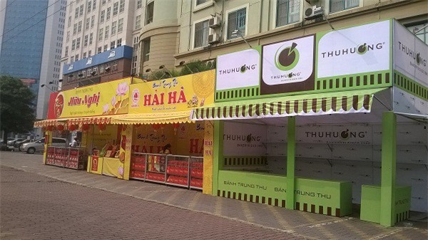 Gian hàng bán bánh trung thu của các hãng lớn: "Chẳng ma nào mua"