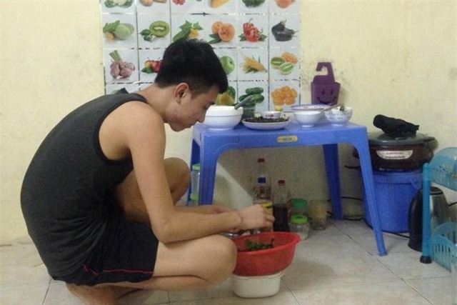 Tân sinh viên gian nan tìm nhà trọ trong “bão” giá