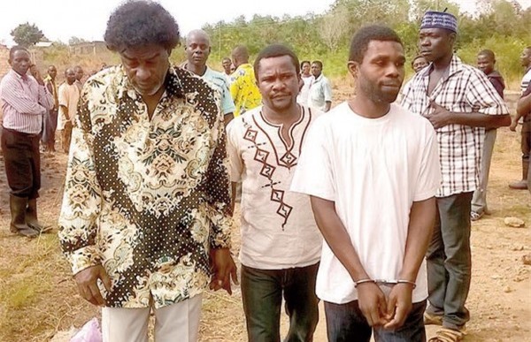 Con trẻ chết lặng vì bố là nghi can chính trong vụ mẹ bị giết