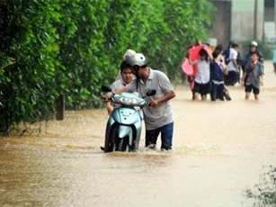 Những hình ảnh ngập úng không thể tin nổi tại TP.HCM