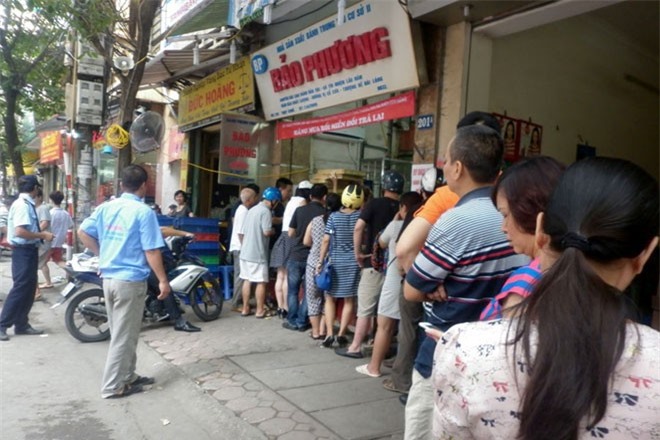 Bánh trung thu Bảo Phương vẫn bán hàng sau khi bị đình chỉ