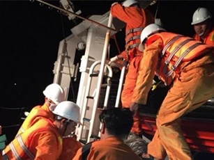 Nổ bình gas nhấn chìm tàu, 17 thuyền viên mất tích