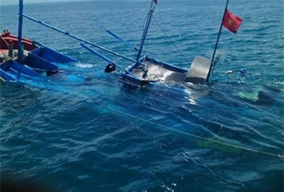 Vụ bổ bình gas chìm tàu: Danh sách 15 thuyền viên mất tích