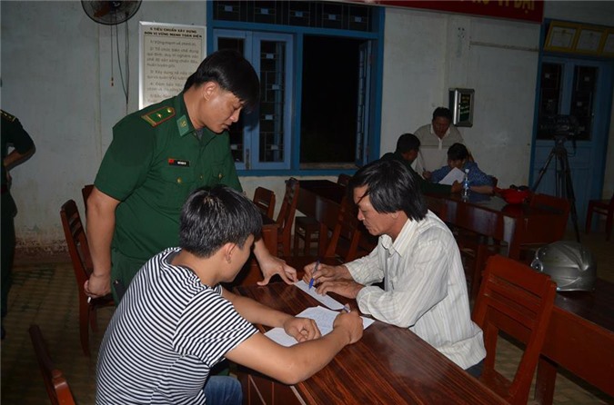 Quảng Ngãi: Bắt quả tang 2 đối tượng vận chuyển trái phép vật liệu nổ