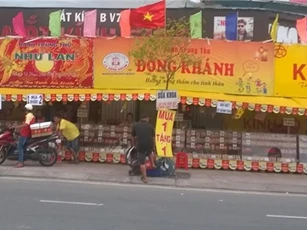 Đi mua bánh trung thu, nhiều khách hàng "ôm cục tức" vào người